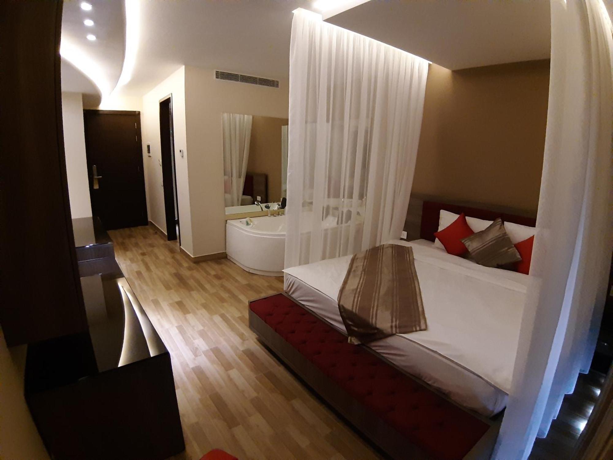 ยูเีนีย สวีท Hotel จูนิเย ภายนอก รูปภาพ