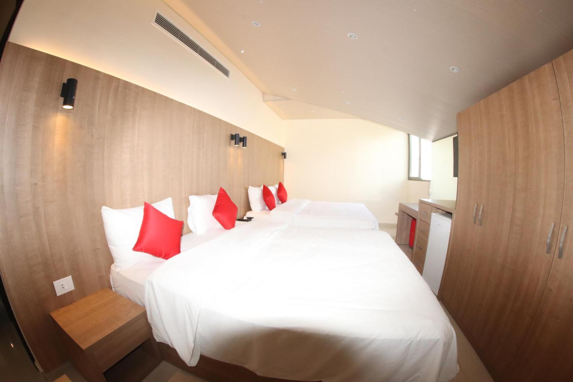 ยูเีนีย สวีท Hotel จูนิเย ภายนอก รูปภาพ