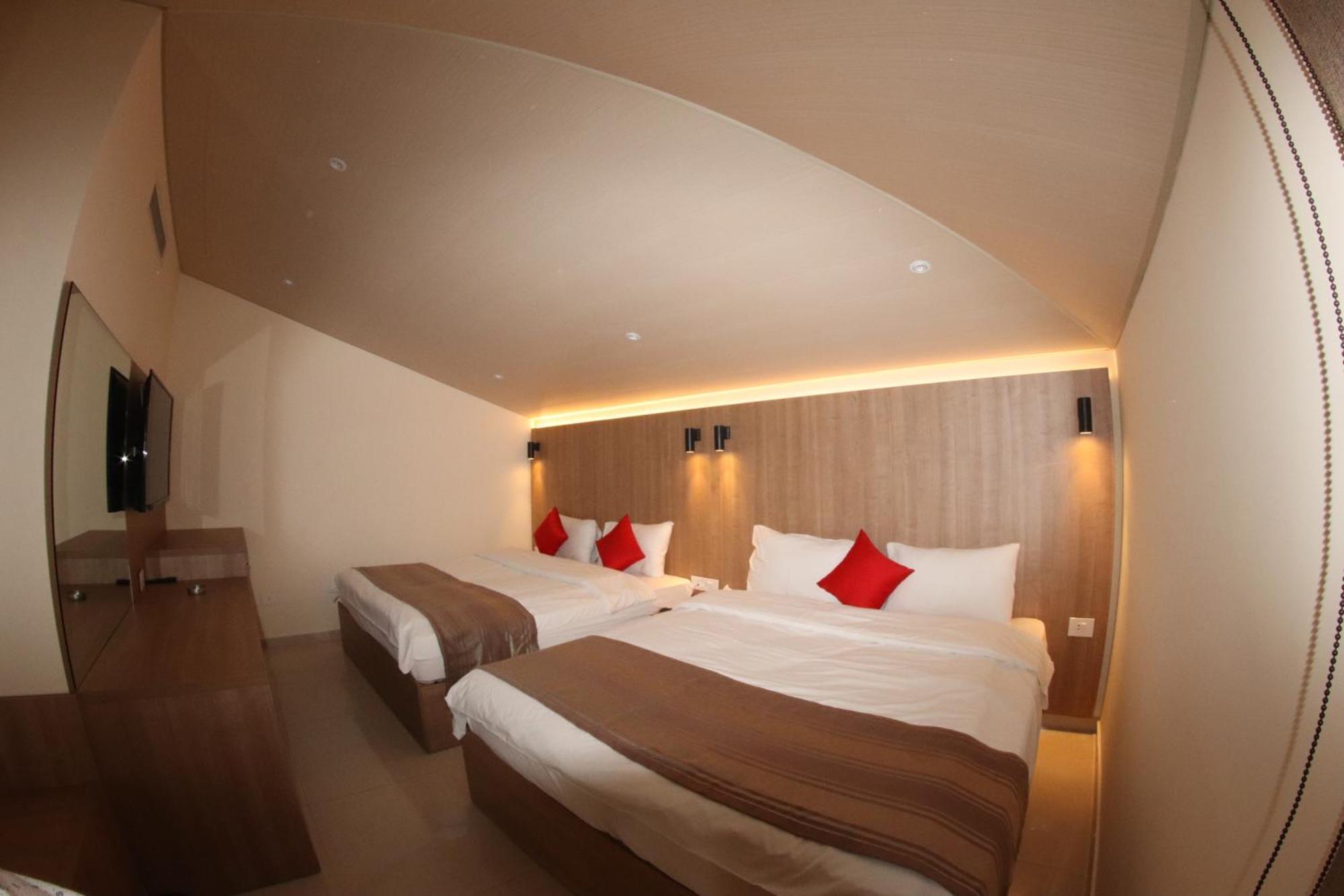 ยูเีนีย สวีท Hotel จูนิเย ภายนอก รูปภาพ